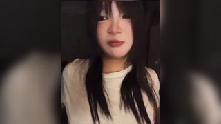Gái xinh dâm nhét toy vào lồn dung kích thích trên live p2