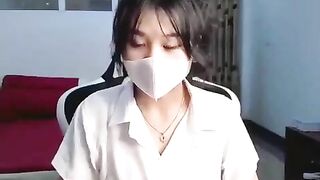 Bé áo dài dễ thương trên ghế livestream – Phần 5