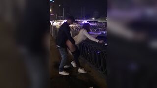 Em gái đi chơi bị người lạ hiếp dâm tại phố đi bộ