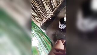 Bắt em nhân viên cà phê chòi bú cu xuất tinh vô miệng
