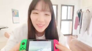 Con em gái mượn máy chơi game nên cho anh trai chịch