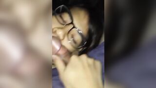 Em gái đang ngủ bị anh trai đút cu vô miệng nhấp