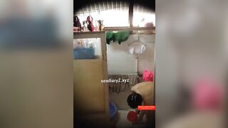 Quay lén mấy em phục vụ