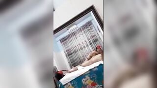 Mẹ và con trai riêng (Hà Nội, Việt Nam)