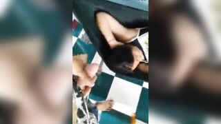 Thấy dì út đang ngủ nên sục cu bắn vô mặt