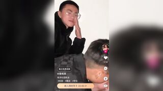 Trung Quốc phát live bạn học khoả thân