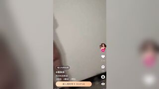 Trung Quốc phát live bạn học khoả thân