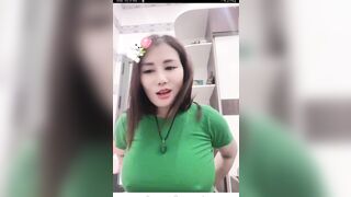 Mẹ Dơn Thân U40 Lộ Hàng Trên Live