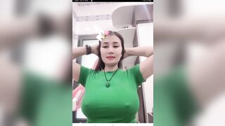 Mẹ Dơn Thân U40 Lộ Hàng Trên Live