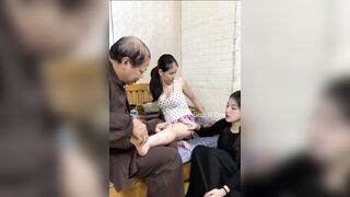 Thầy Bói Phục Vụ 2 Em Gái Ngon Xinh Dâm