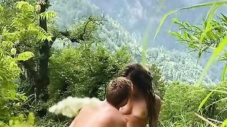 Đi du lịch rồi làm tình public