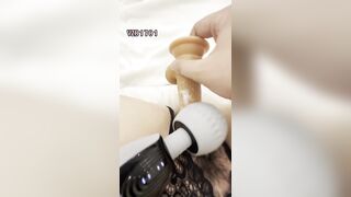 Chị dâu đang thủ dâm thì em trai phát hiện đưa cặc cho bú