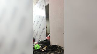 Quay lén em Bùi Ngọc My 2k1 nhân viên thay đồ cbi đi làm