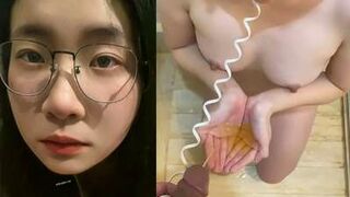 Em Đeo Kính Bdsm Uống Cạn Nước Đái Của Anh Người Yêu