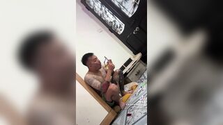 Nghiện hút ngựa ngáo ngơ đè con em ra địt sml