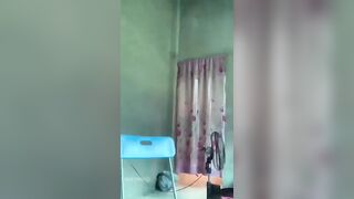 Đang thủ dâm thì mẹ về tới mém tý là bị phát hiện