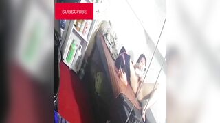 Tết không có khách, em NV thủ dâm ngay tại salon