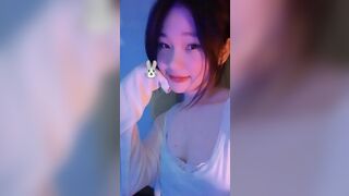 Em học sinh cực xinh vú to lồn múp show hàng