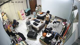 Hack cam quay lén gia đình