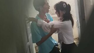 Học Sinh Kéo Nhau Vào Nhà Hoang Địt Nhau