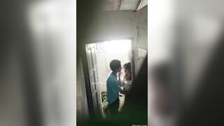 Học Sinh Kéo Nhau Vào Nhà Hoang Địt Nhau