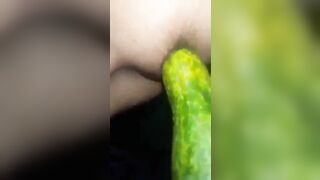 Có cọ cặc nào to hơn quả dưa này ko, nhét vào giúp eee