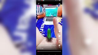 Vừa xem phim vừa thủ dâm