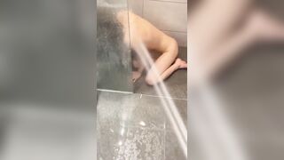 Hành hạ em dâu chứ không địt