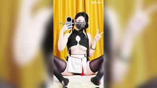 Sau lớp áo em có gì p2