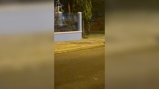 Em người yêu thoả thân ra đường cho trai lạ đụ