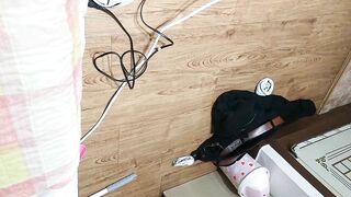 Chị dâu mới đi làm về bị em trai vô phòng hiếp