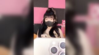 Em gái livestream FB 2