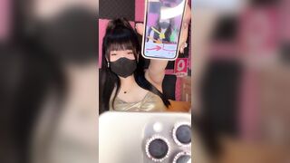 Em gái livestream FB 2