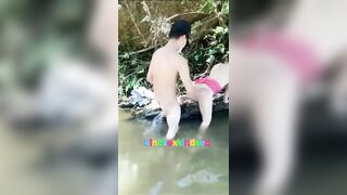 Em gái đu suối chơi bị người lạ hiếp dâm