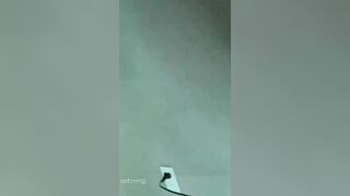 Đang live thủ dâm thì anh trai vào phòng =))))