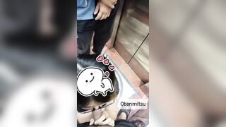 Hiếp em gái trong thang máy