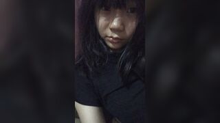 Bắt em gái quay video up lên mạng kiếm tiền