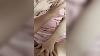 Sao chị cho anh hai bú mà vú chị hồng quá vậy