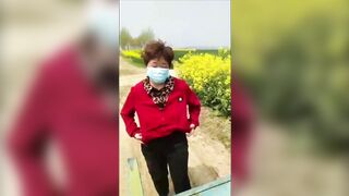 Con rể hiếp dâm mẹ vợ trên xe ba gác