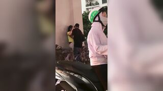 Cặp đôi nứng dắt nhau chịch dưới chân cầu