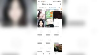 Quay lén con bạn thân trong lớp học