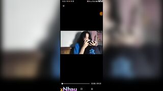 Quay lén con bạn thân trong lớp