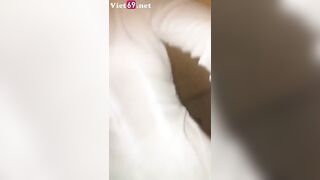 Chơi cho em sinh viên áo dài kính cận chảy nước đầy lồn