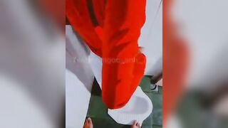 Hiếp cô giáo thực tập trong nhà vệ sinh