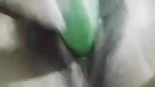 Gái xinh hs thủ dâm với trái dưa leo cực múp
