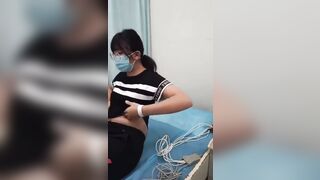 Bác sĩ quay lén em teen tới khám bệnh