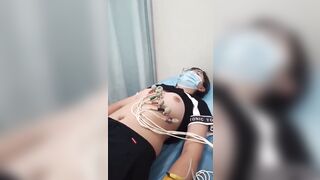 Bác sĩ quay lén em teen tới khám bệnh