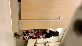 Quay lén nhà WC, toilet nữ