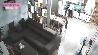 Hack cam vợ đang nấu ăn thì chồng lột đồ bú lồn và bế lên chịch khắp nhà - P1