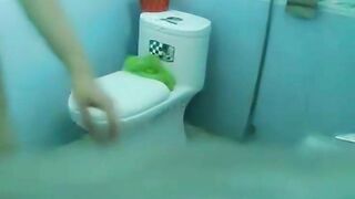 Cặp đôi Hải Phòng địt nhau trong toalet